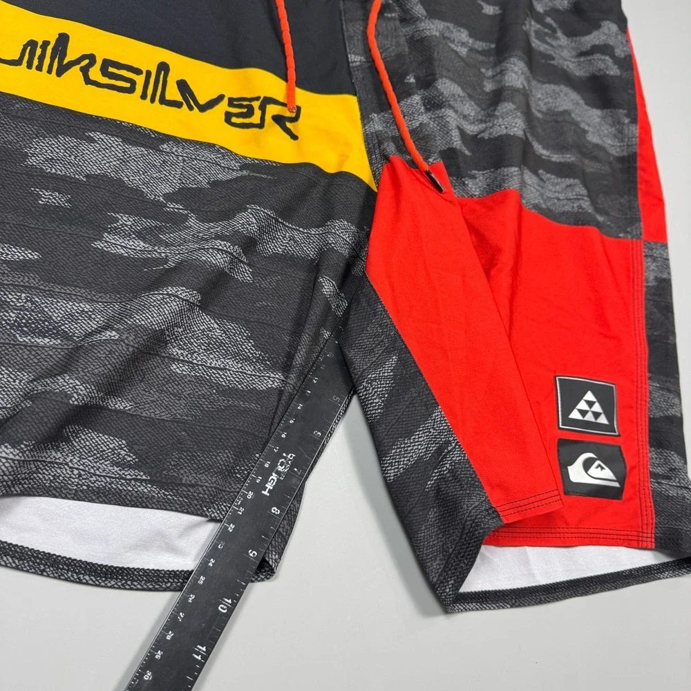 Quiksilver Highline Board Shorts Mens Size 38 4-Way Stretch Camo Red Surf